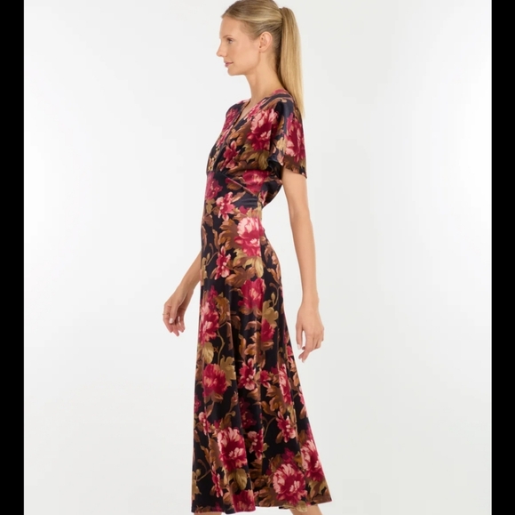 Floral Midi Dress - Black and Red - Picture 10 of 15